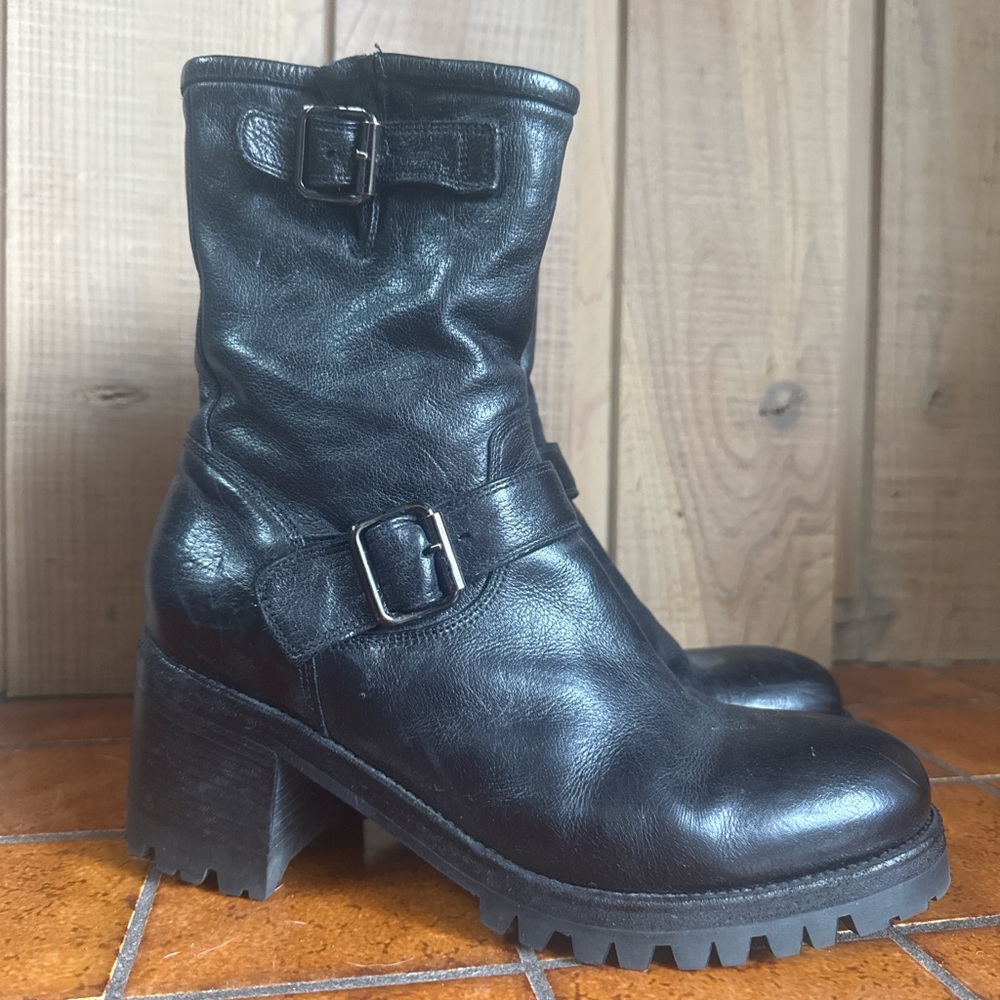 Stylish Black Leather Heeled Boots